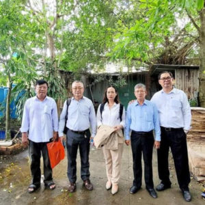 Long An police force people in Tinh That Bong Lai to take saliva and hair samples